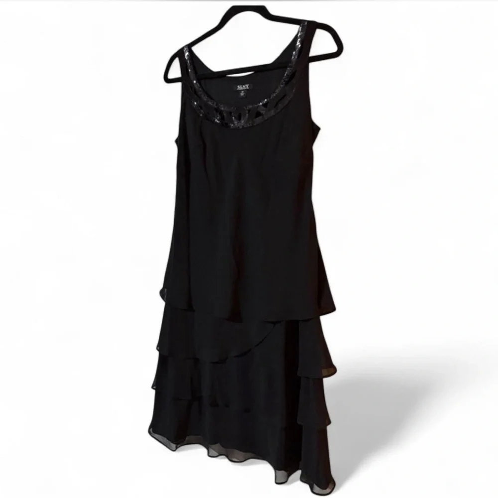 SLNY Black Tiered Chiffon Cocktail Dress Sequin Neckline 8P Petite - Picture 6 of 9